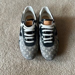 Louis Vuitton sneakers 37